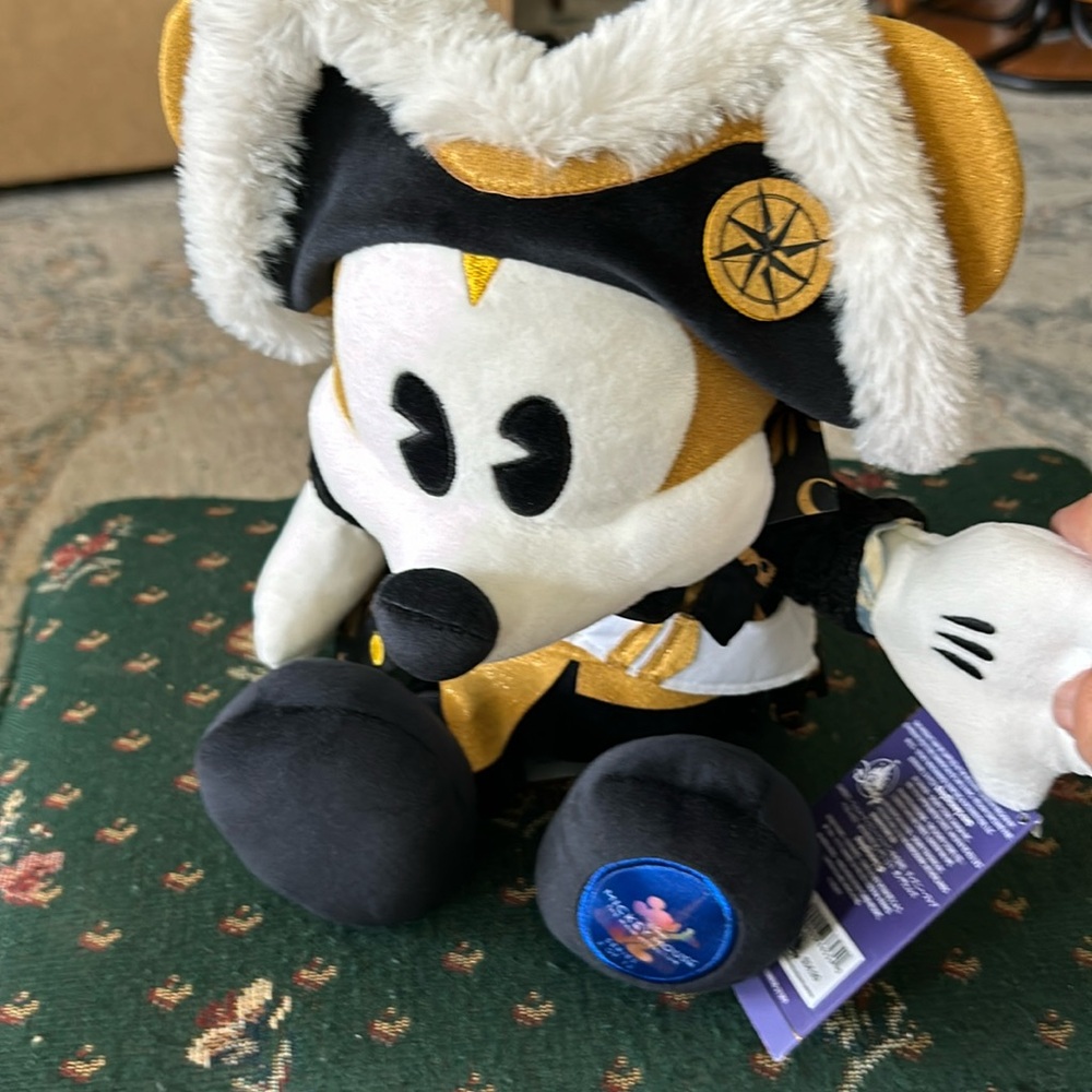 Mickey’s pirates of the Caribbean main attraction two of 12 limited release15”